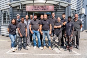Photo d'équipe carrosserie des contours